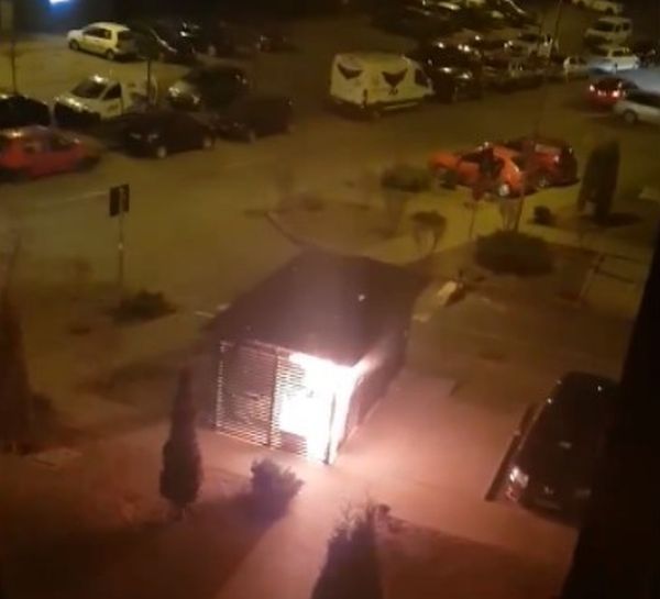 FOTO Trei ghene de gunoi dintr-un cartier brașovean, INCENDIATE