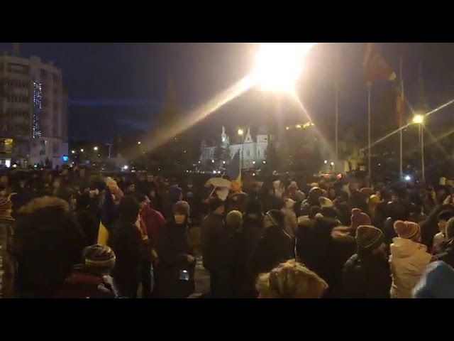 VIDEO Peste o mie de brașoveni, în stradă, chiar acum!