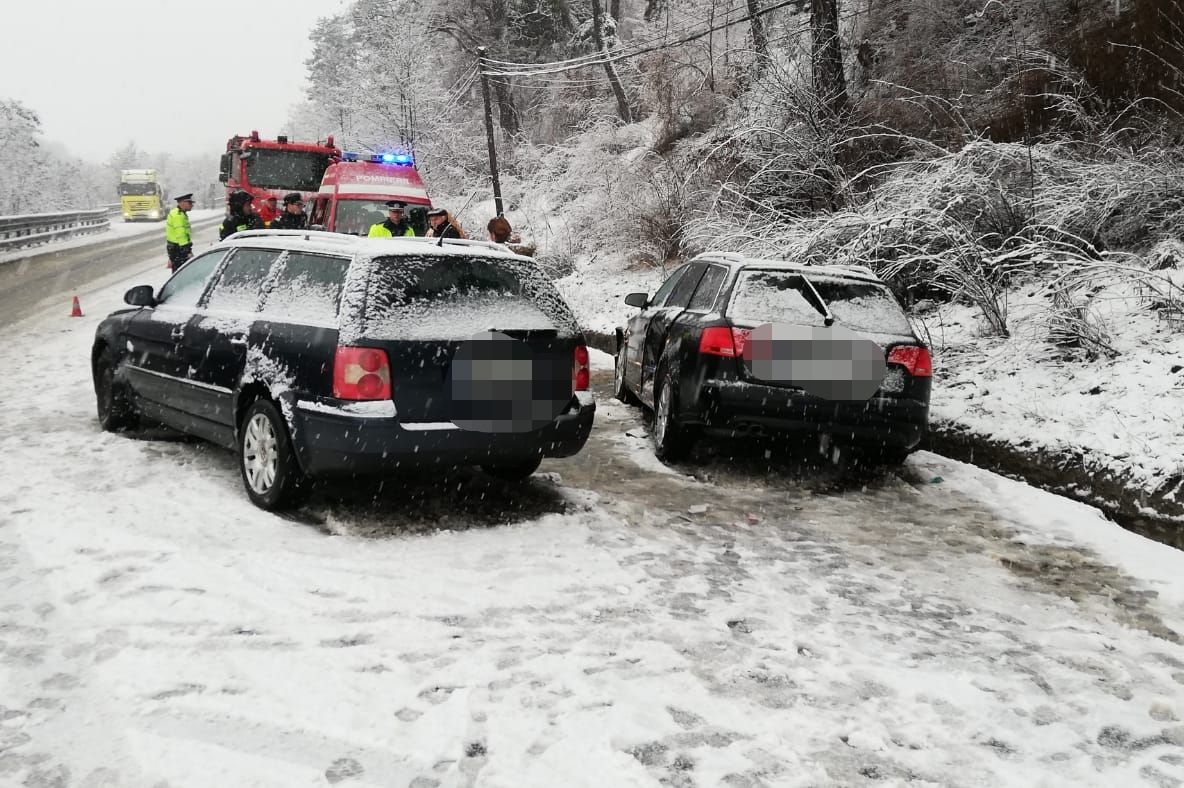 ULTIMĂ ORĂ: Accident, pe DN 13