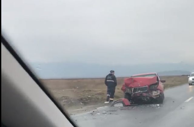 Un șofer vinovat a fugit de la locul accidentului, cu tot cu plăcuțele de înmatriculare