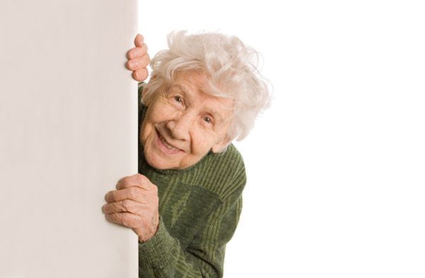 În ce intervale orare pot ieşi din case, de astăzi, vârstnicii?