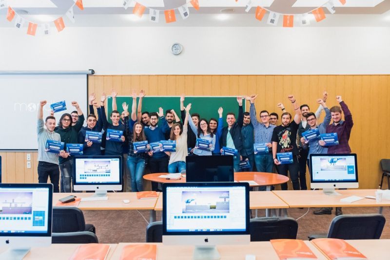 Studenții brașoveni vor avea un nou laborator de informatică