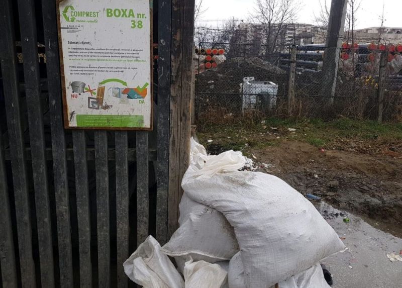 FOTO Brașovean amendat după ce a aruncat, pe domeniul public, 13 saci plini cu  moloz