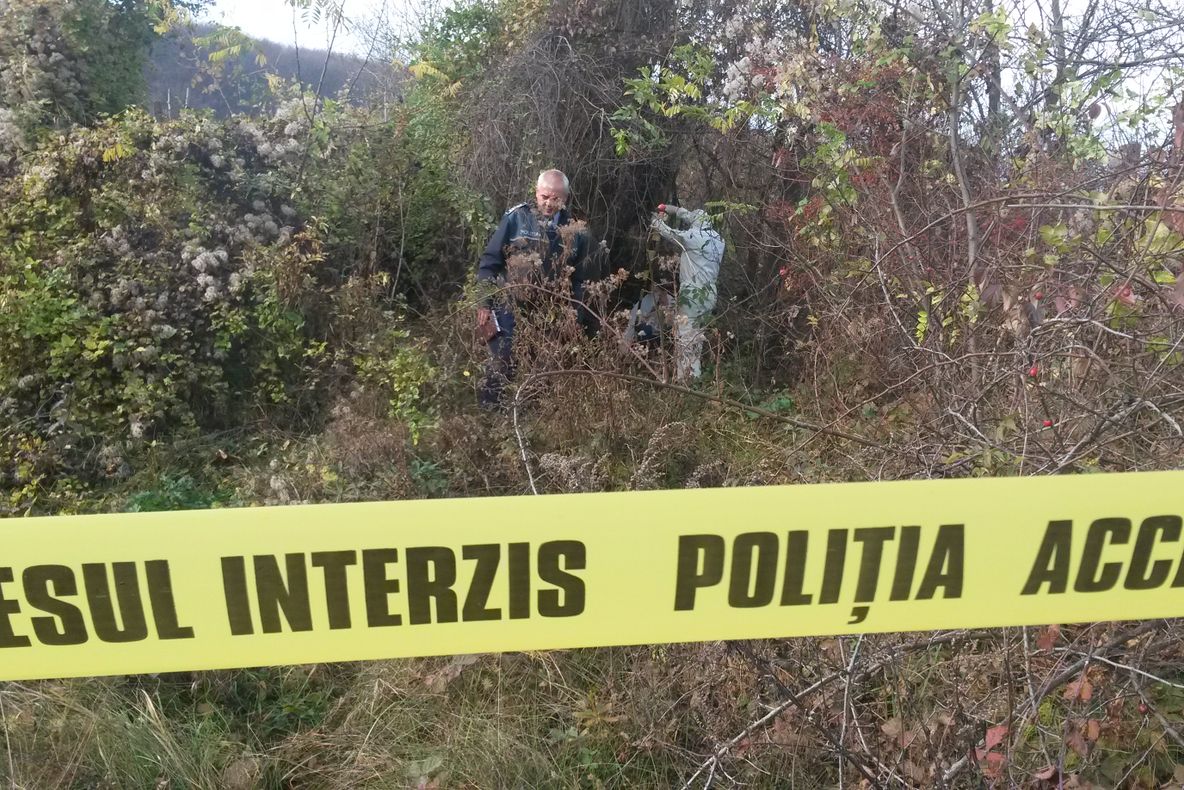 Persoană DECEDATĂ în locuința proprie