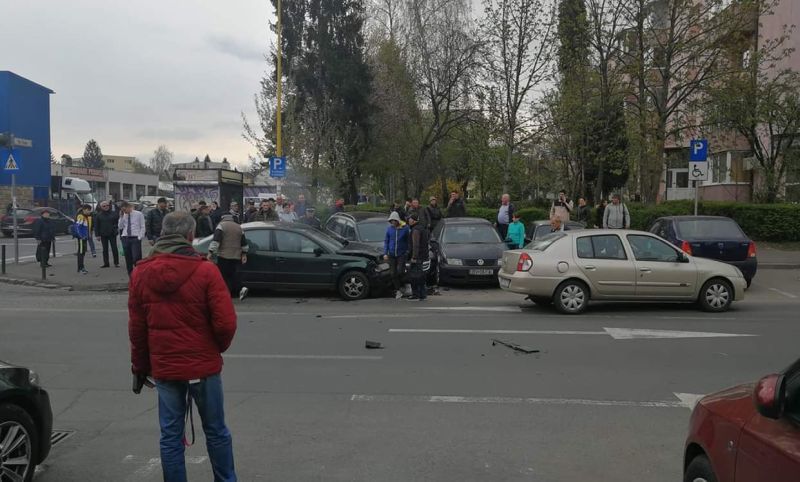 ULTIMĂ ORĂ: Accident rutier în municipiul Brașov