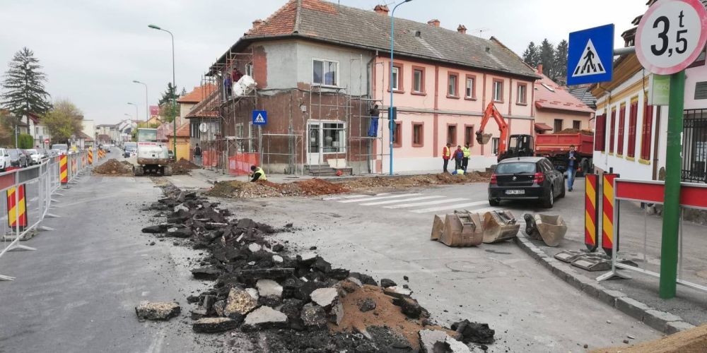 Circulație RESTRICȚIONATĂ, astăzi și mâine, pe două străzi din Brașov