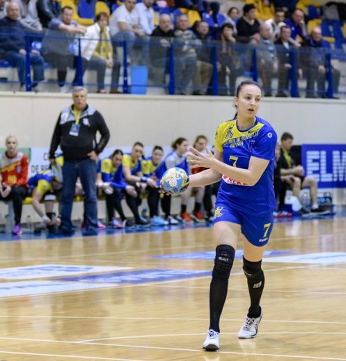 Sezon încheiat pentru una dintre cele mai bune handbaliste de la Corona!