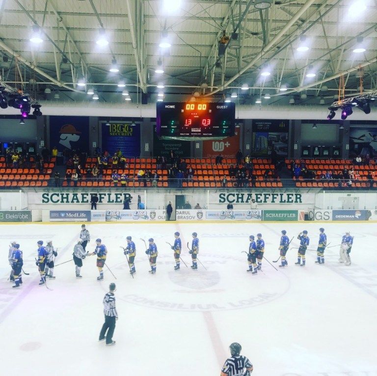 HOCHEI: Corona conduce în semifinala Campionatului Național