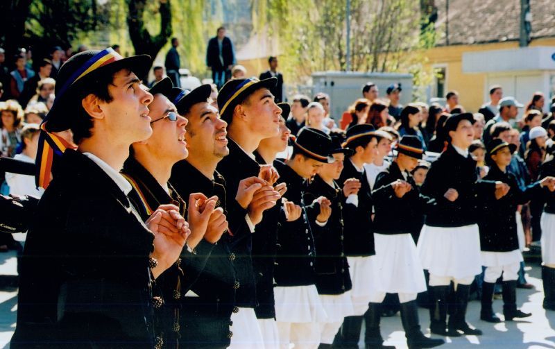 Junii Braşovului vă aşteaptă, mâine, în Piața Unirii