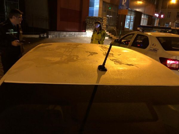 FOTO După ce a vandalizat mai multe mașini, în toiul nopții, un student din Covasna a fost prins de polițiștii locali