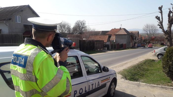FOTO Polițiștii rutieri din Brașov au dat sancțiuni de zeci de mii de lei pentru depășirea vitezei legale