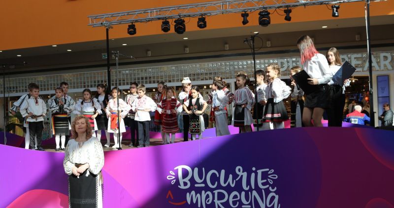 FOTO Peste 1.000 de elevi, la un festival școlar județean