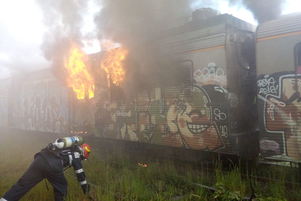 FOTO Vagon în flăcări, la Depoul CFR