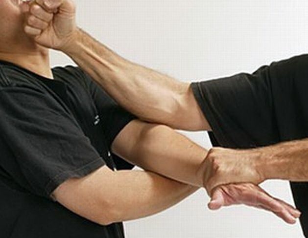 VIDEO Angajați ai Regiei de Transport Brașov, loviți de un polițist