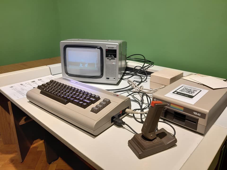 VIDEO Primele calculatoare apărute în România pot fi admirate la Muzeul Casa Mureșenilor, din Brașov