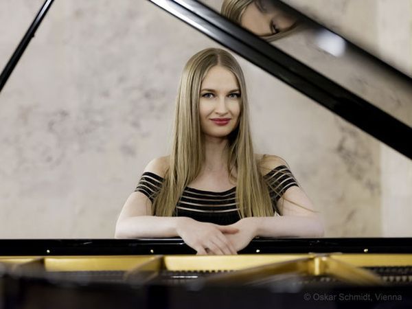 Dirijorul Horia Andreescu și pianista Kristina Miller, concert alături de Orchestra Simfonică din Brașov