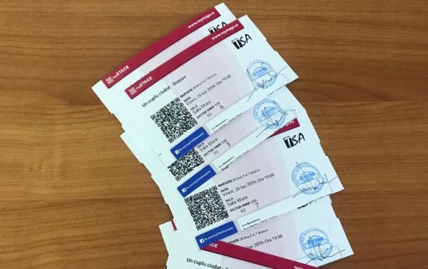 Călătorești cu autobuzul și mergi gratuit la teatru