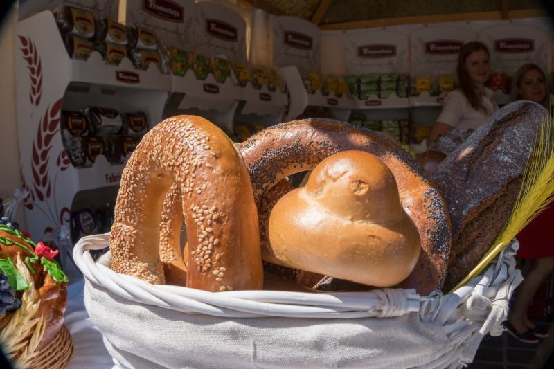 Delicii și produse moldovenești, în Piața Sfatului (FOTO+VIDEO)