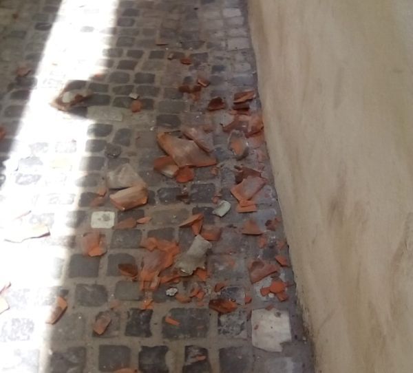 FOTO Unul dintre cele mai vizitate obiective turistice din Brașov, un adevărat pericol!