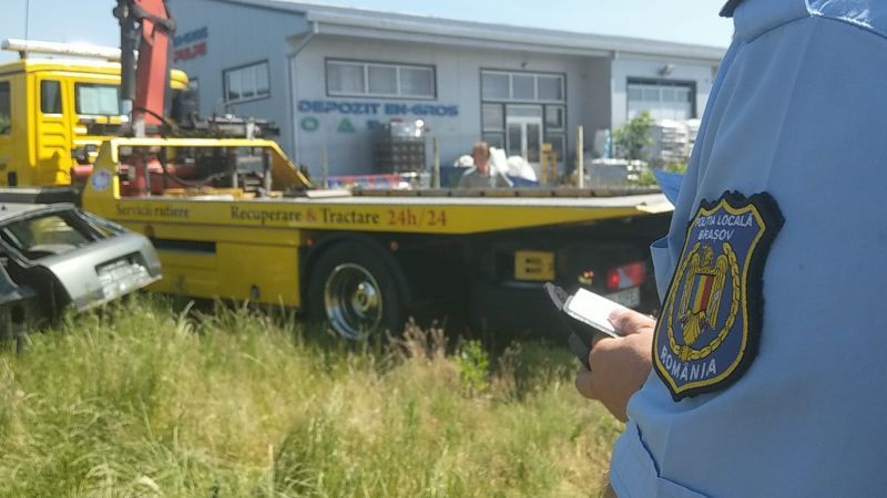 Poliția Locală ridică mașinile abandonate (FOTO+VIDEO)