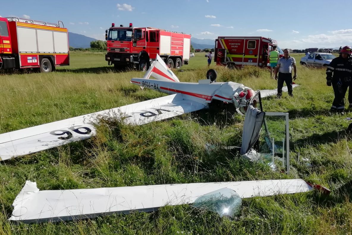 FOTO Incident pe aerodromul din Sânpetru