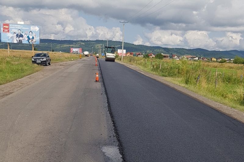 FOTO + VIDEO Se asfaltează DN73A