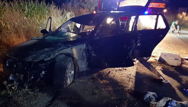 Căruţă lovită de maşină