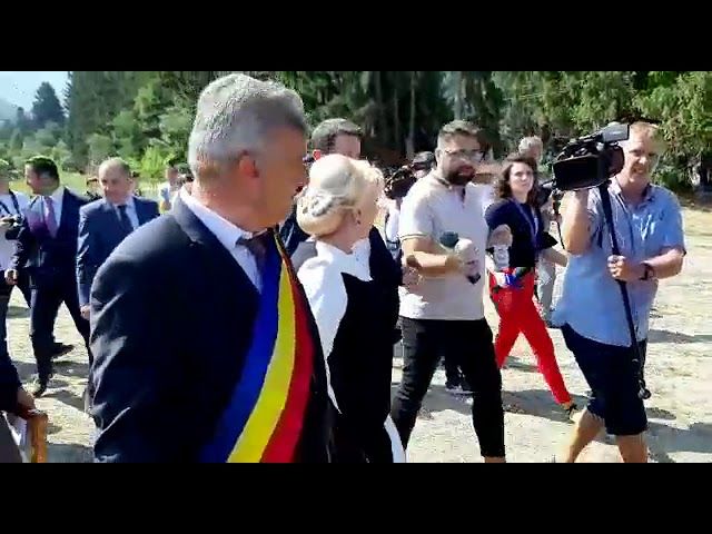 VIDEO Viorica Dăncilă, prezentă la sfințirea unei mănăstiri din județul Brașov