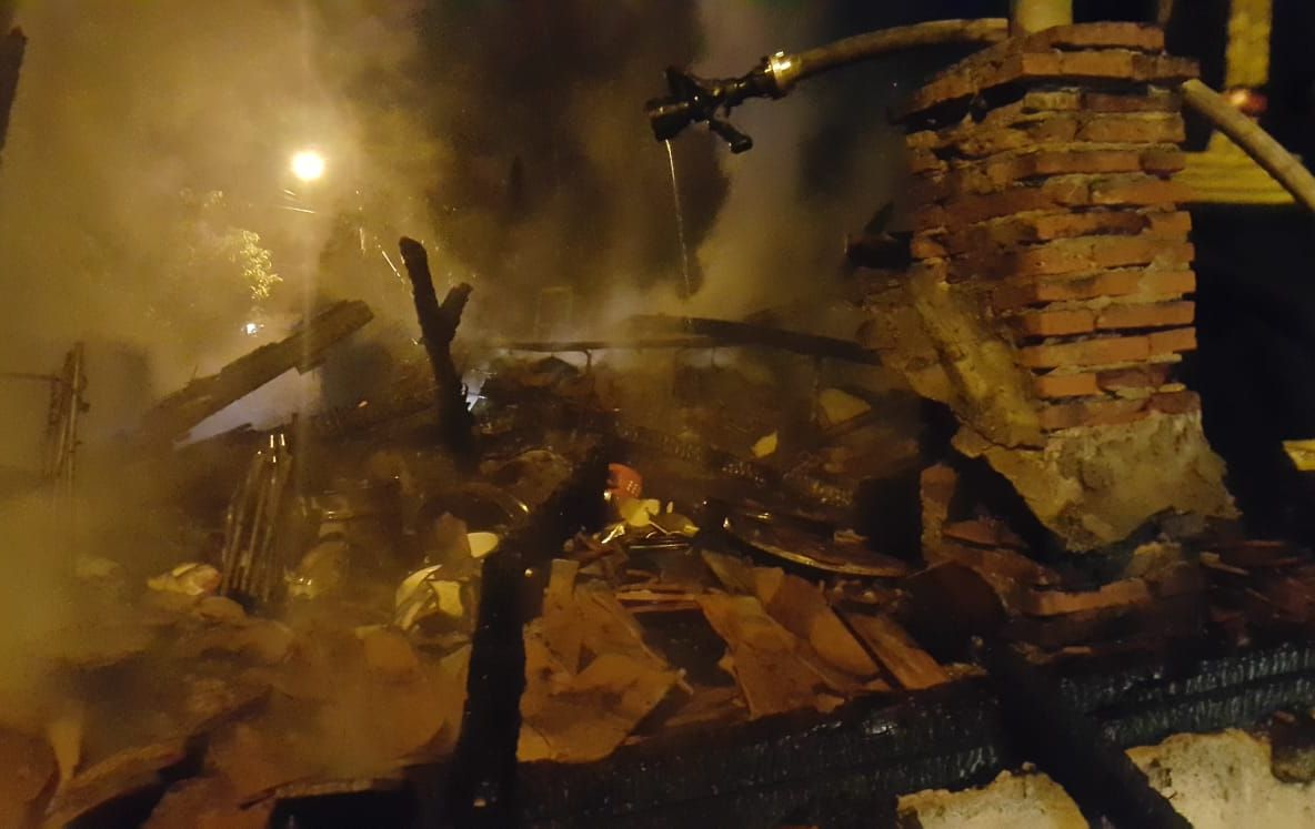 FOTO Incendiu la o casă din Scheii Braşovului