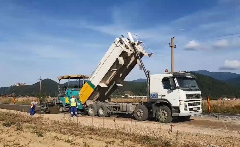 VIDEO Se lucrează pe DN73, între Râșnov și Bran