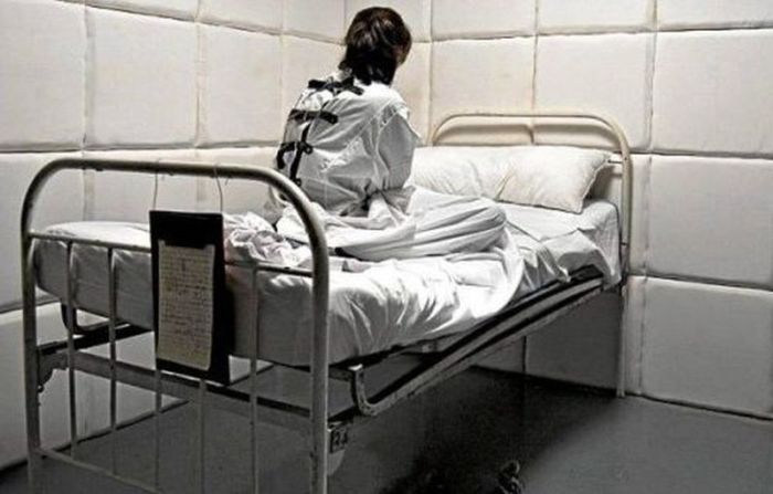 Pacienți internați la Psihiatrie și folosiți drept cobai