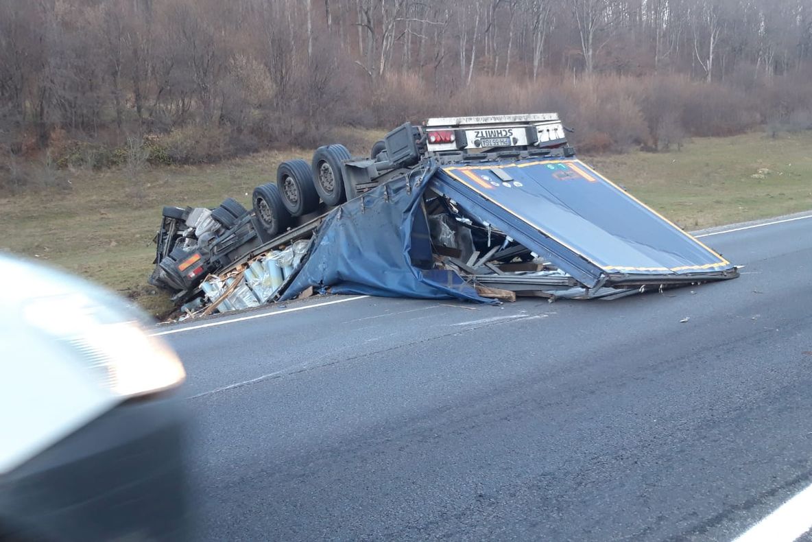 FOTO Accident, pe DN1! Trafic îngreunat