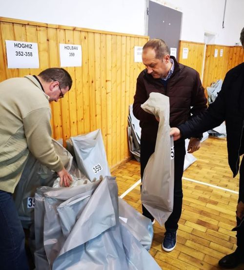 Ultimele pregătiri pentru alegerile de mâine