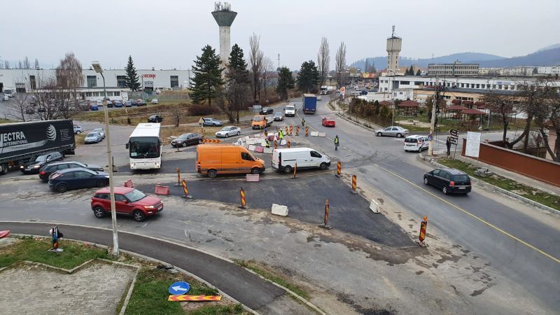 VIDEO+FOTO Trafic fluidizat, într-o intersecție cu probleme din județ