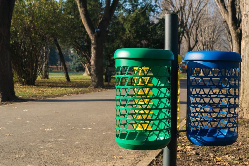 Coșuri de gunoi speciale pentru colectarea selectivă