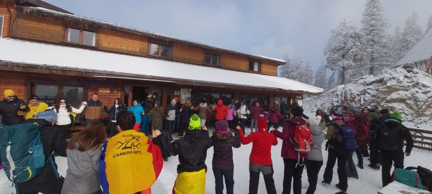 FOTO+VIDEO Hora Unirii s-a dansat în Masivul Postăvarul