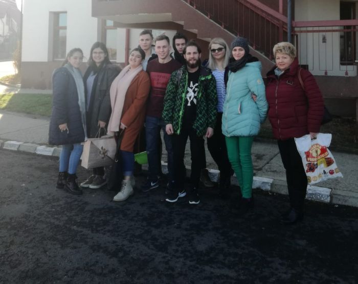 FOTOGALERIE Răsfățați pentru o zi! Vârstnicii brașoveni au fost coafați, gratuit, de profesioniști