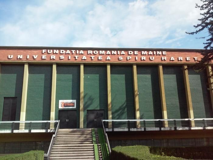 Descinderi ale "mascaților", la sediul Universității Spiru Haret, din Brașov