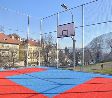 FOTO Teren de baschet modern, la Brașov