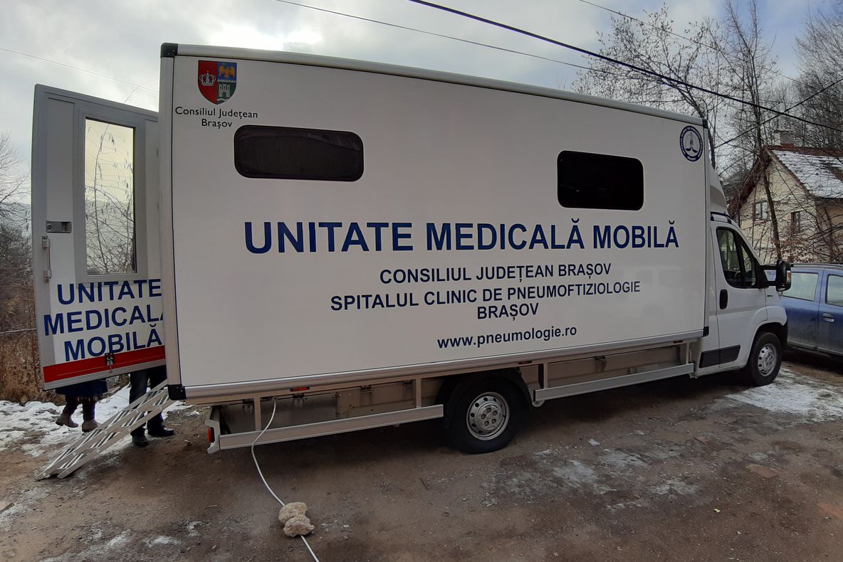 FOTO+VIDEO Unitate Medicală Mobilă la Spitalul de Pneumoftiziologie Braşov