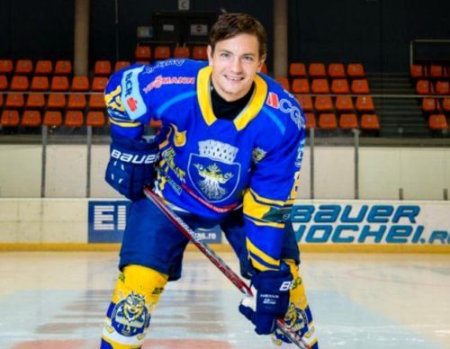 Un hocheist de la Corona Brașov a fost chemat la audieri! Este suspectat că ar fi folosit terapia interzisă cu laser