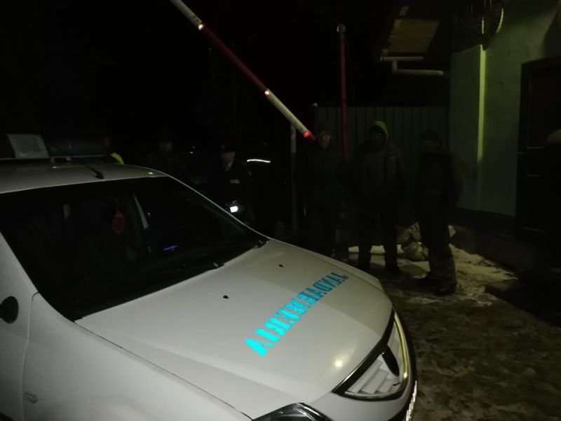 FOTO Hoții de lemne, somați cu focuri de armă, de jandarmi