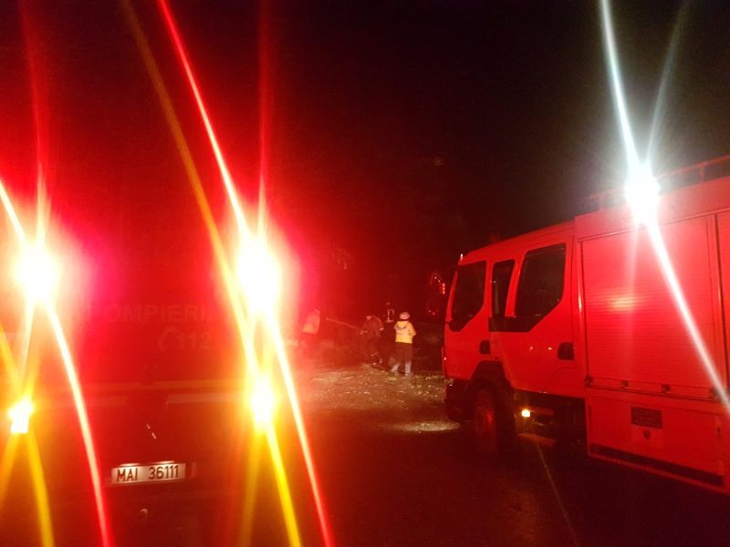 FOTO+VIDEO Circulație afectată pe unele drumuri din județul Brașov din cauza copacilor căzuți pe carosabil