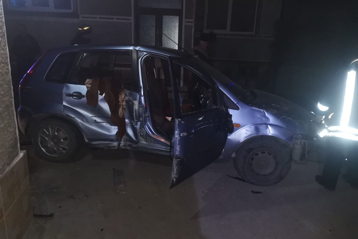FOTO Accident cu două victime, azi-noapte, la Perşani