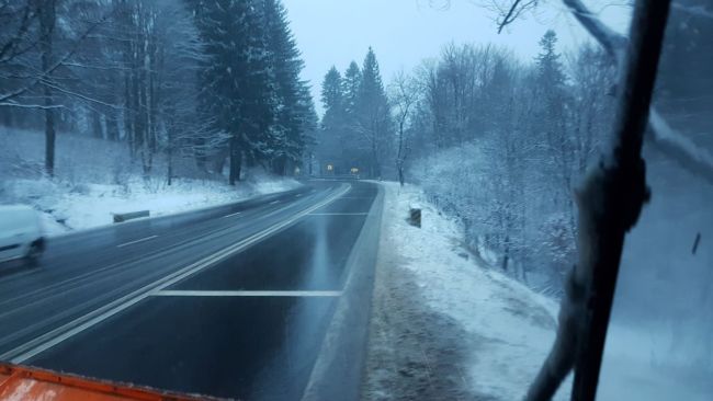 VIDEO Ninge în centrul țării! Cum se circulă pe drumurile din județul Brașov și împrejurimi?