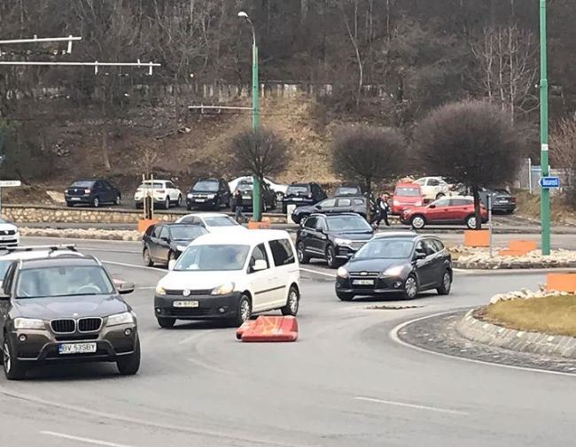 VIDEO Atenție, șoferi! Pericol în trafic!