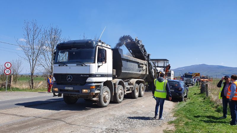 FOTO+VIDEO Lucrări de asfaltare, pe DN 10