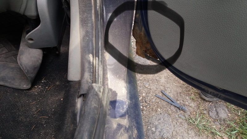 FOTO Mașina Protecției Consumatorilor, ruginită, în misiune! Șoferul a fost sancționat de polițiști!