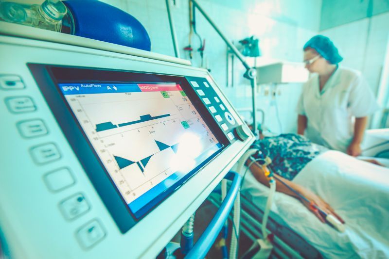 37% dintre pacienții în stare gravă, infectați cu coronavirus, de la Spitalul Județean Brașov, au decedat!