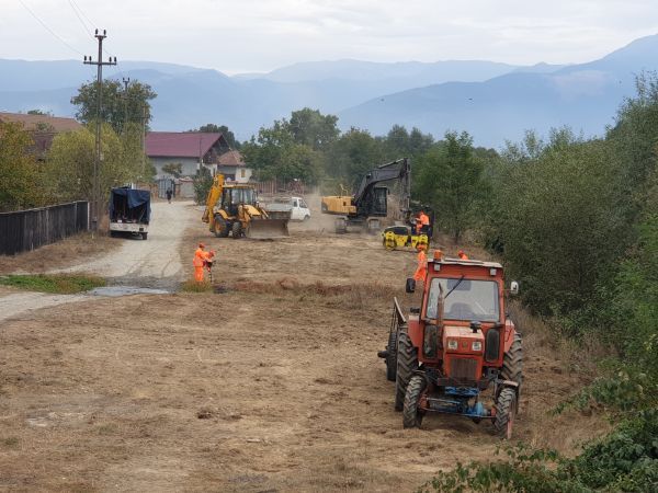 Stadiul lucrărilor la "drumul de sub munte"